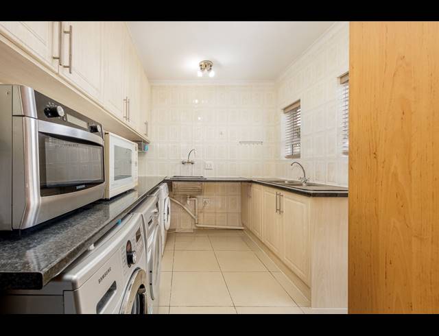 6 BEDROOM HOUSE FOR SALE IN ROUXVILLE